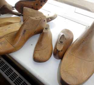 In der Schuhmacherwerkstatt