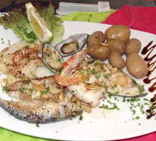 Fischplatte (Parrillada de pescado)