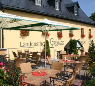 Grünes Gericht im Erzgebirge mit Terrasse