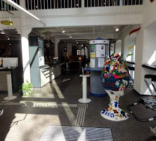 Kassenbereich und Museums-Café