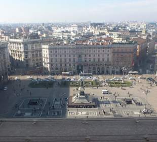 Plac widoczny z dachu Katedry