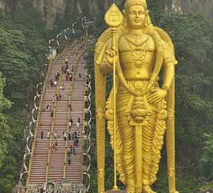 Goldene Statue des Gottes Murugans 