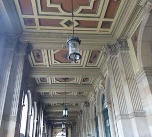 Bahnhofsdecke im Außenbereich