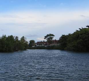 Flussfahrt direkt vor dem Club Hotel Dolphin mit Haralds Boo