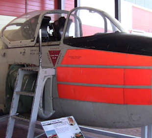 Warten auf Öffnung der Ausstellung