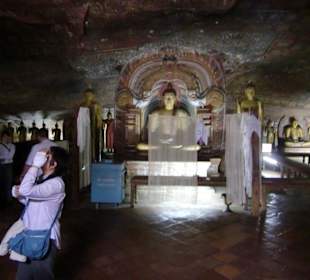 Figuren  im Höhlentempel