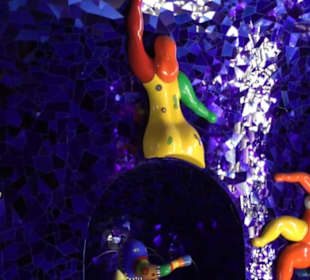 Grotte der Niki de Saint Phalle