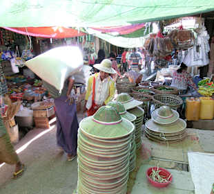 Hier reihen sich die Verkaufsläden aneinander