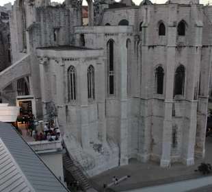 Bar vor imposanter Kulisse