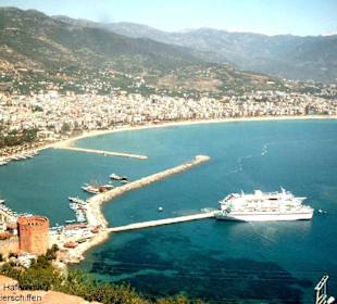 Alanya, Hafen mit zwei Passagierschiffen