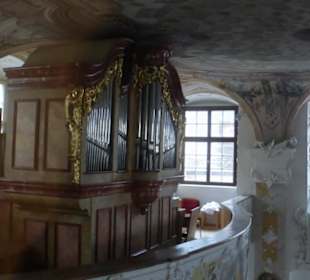 Blick vom Neuen Schloss in die Schlosskapelle