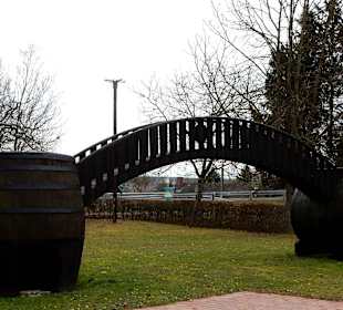 Brücke aus Weinfässer