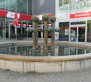 Der Kugelbrunnen im nördlichen Breiten Weg
