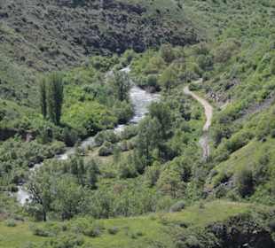 Tempel Garni - Basaltschlucht mit Azat-Fluß