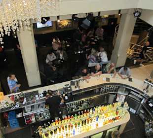 Blick von oben auf die Bar