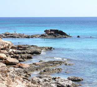 Klares blaues Wasser