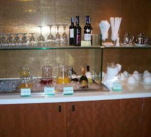 Getränke in der Executive Lounge am Flughafen