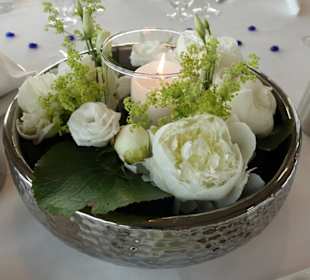 Jeder Tisch hatte Schmuck