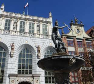 Der Neptunbrunne vor dem Artushof
