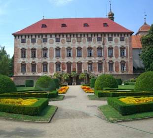 Schloss von der Parkseite aus