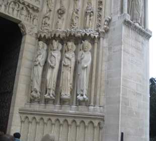 Rechte Seite, Haupteingang