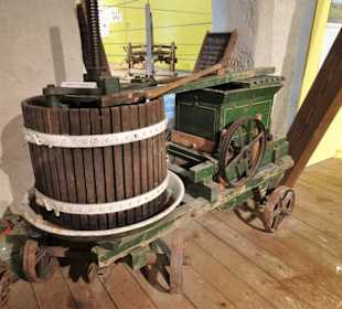 Rundgang durch die Geräteausstellung des Museums