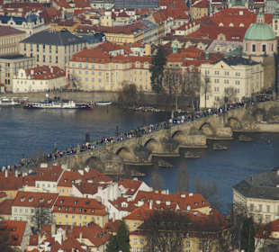 Blick vom Petrin Turm zur Karlsbrücke