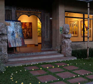 Galerie in Ubud, abends.