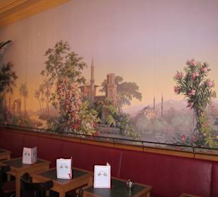 Gastraum und Wandmalereien