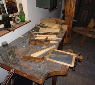 In der Rahmenwerkstatt des Schiefermuseums