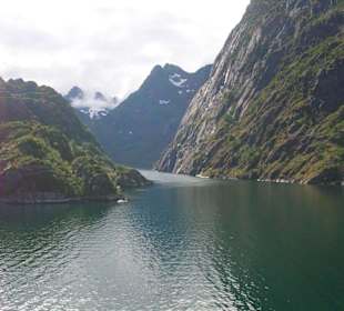 ...und hinein in den Trollfjord