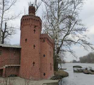 Im Wilanów-Park - das Bootshaus am See