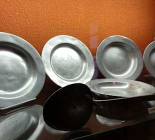 Zinnteller der Region