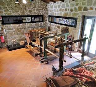 Textilverarbeitung im Museo Etnografico