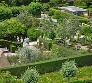 Blick vom Aussichtsturm in den Park der Gärten