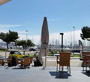 Außenbereich März 17 mit Blick zum Hafen