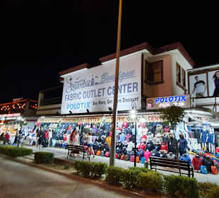 Viele Geschäfte in Kumköy