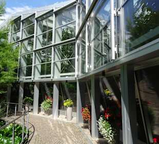 Blick auf das Tropenhaus von Trauttmansdorff