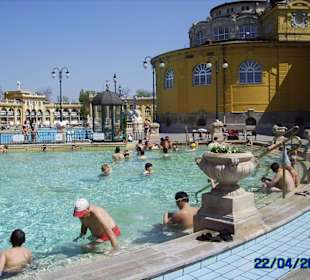 Becken mit Thermalwasser