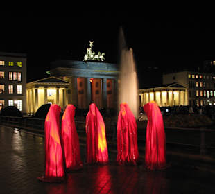 Wächter der Zeit am Brandenburger Tor