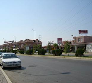 Kleine Einkaufsmeile vor dem Hotel