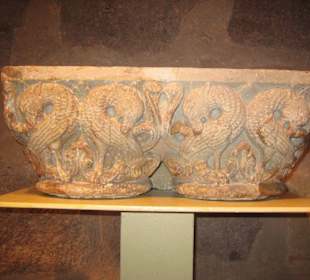 Exponate in den Ausstellungshallen der Wartburg.