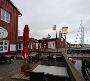 Außenansicht vom Hafen