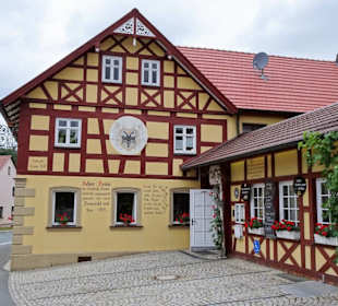 Außenansicht des Landgasthofes Schwarzer Adler
