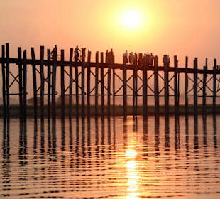 Sonnenuntergang an der U-Bein Brücke