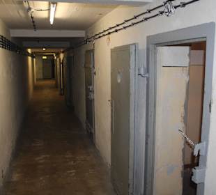 Weg zum neuen Gebäude