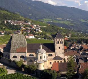 Blick auf das Kloster Neustift