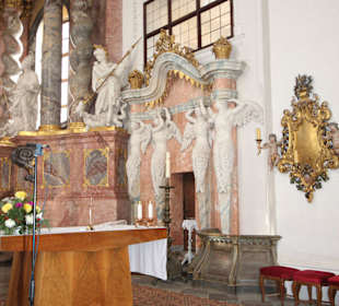 Blick in den Chorraum