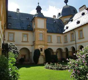 Im Innenhof vom Schloss