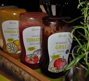 Saucenauswahl an jedem Tisch